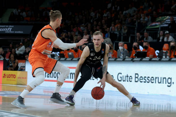 年轻中锋 年轻中锋