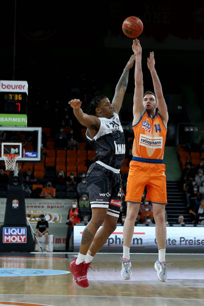 易建联等传 易建联等传